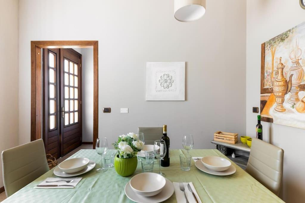 “Casa Moderna Con Parcheggio Privato” Apartman Imola Kültér fotó