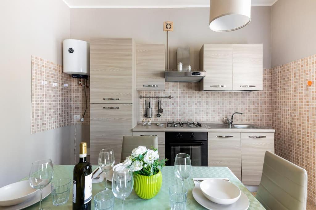 “Casa Moderna Con Parcheggio Privato” Apartman Imola Kültér fotó