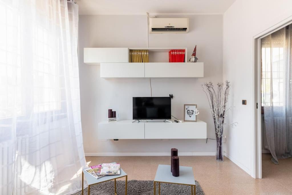 “Casa Moderna Con Parcheggio Privato” Apartman Imola Kültér fotó